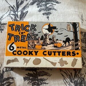 Vintage cookie cutter set